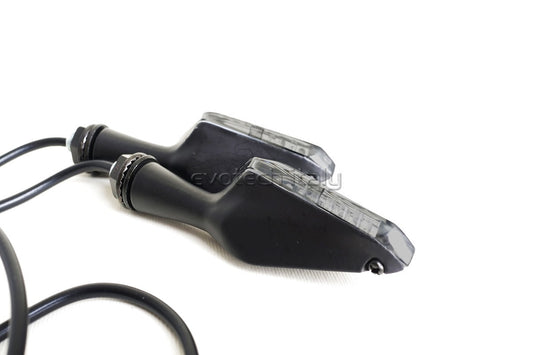 COPPIA FRECCE A LED CON VETRINO FUMÉ