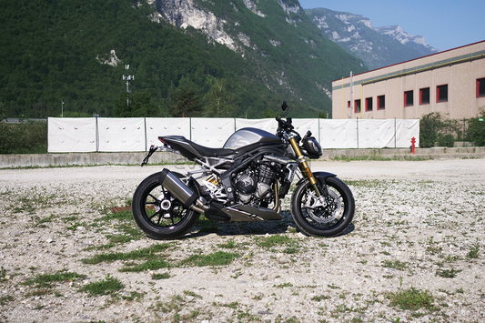 PORTATARGA REGOLABILE TRIUMPH SPEED TRIPLE RS 1200 '21-'25 PREMIUM