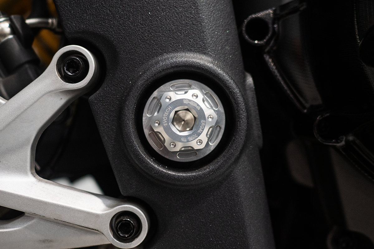BULLONE E GHIERA PERNO FORCELLONE TRIUMPH SPEED TRIPLE 1200