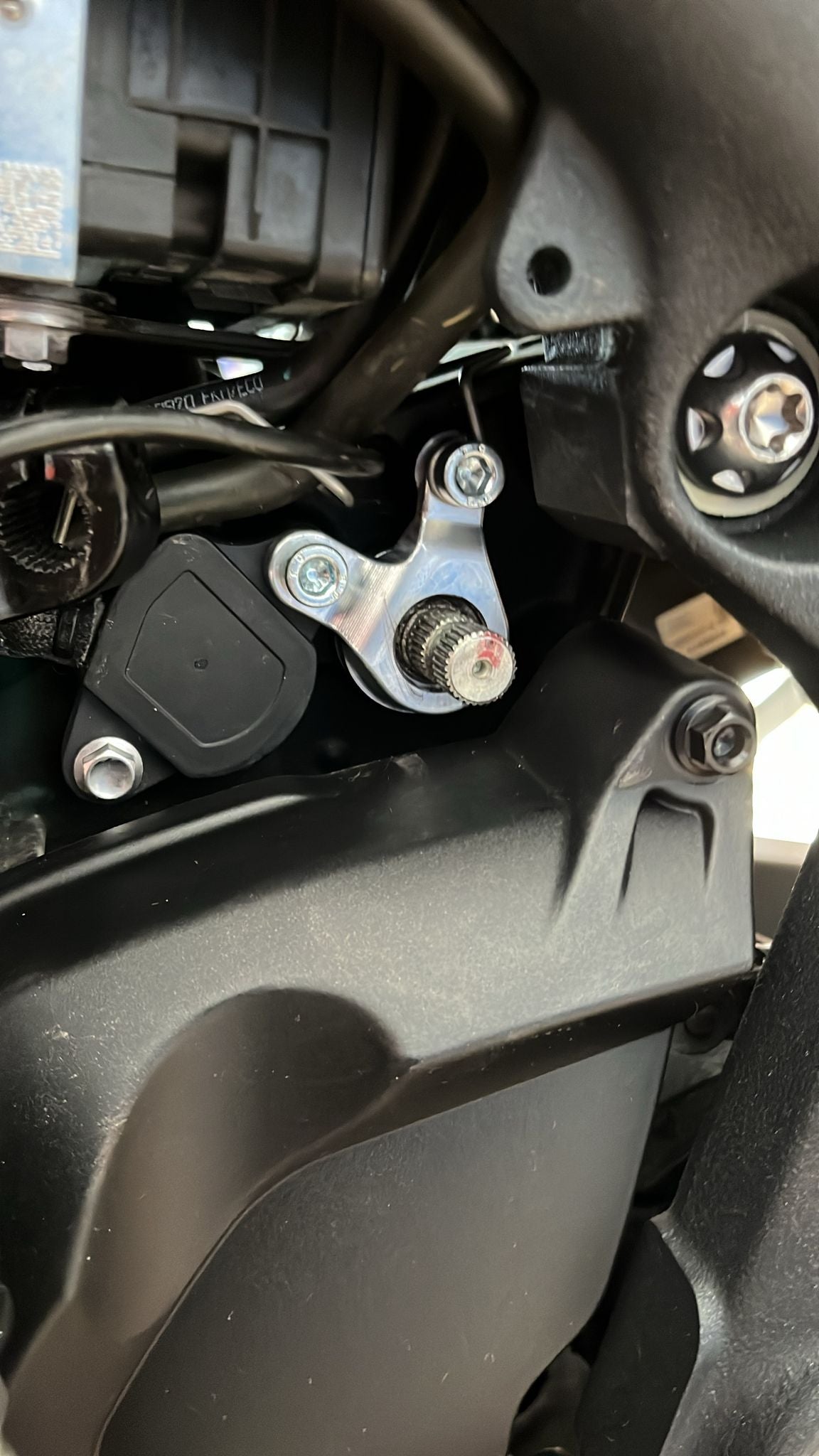 SUPPORTO PERNO CAMBIO CON CUSCINETTO TRIUMPH SPEED TRIPLE 1200 RS