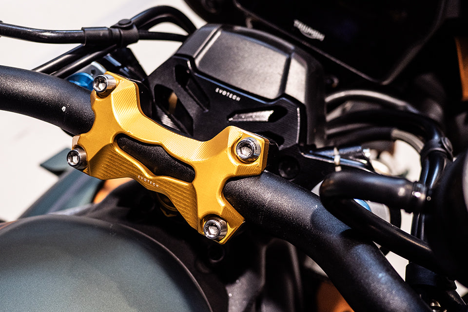 PIASTRA DI STERZO SUPERIORE CON RISER TRIUMPH SPEED TRIPLE 1200 RS