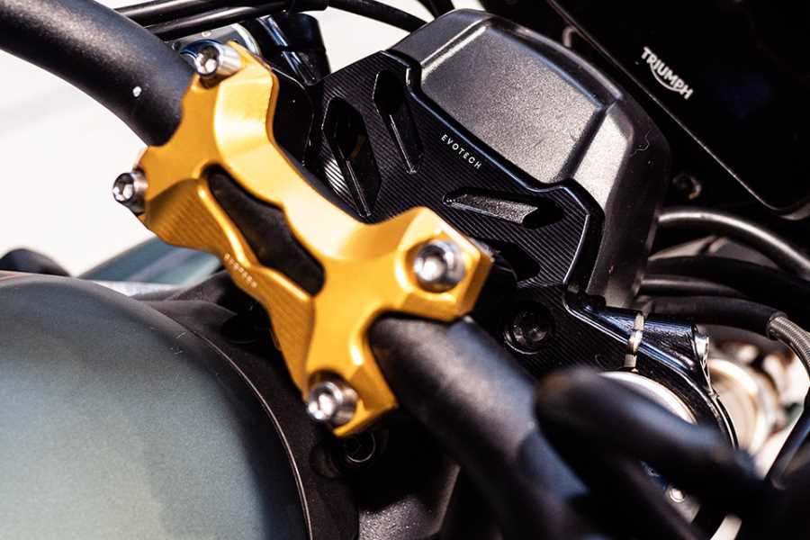 PIASTRA DI STERZO SUPERIORE CON RISER TRIUMPH SPEED TRIPLE 1200 RS