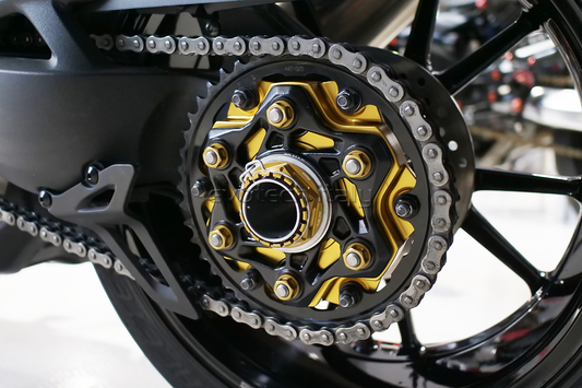 KIT FLANGIA PORTACORONA E PARASTRAPPI TRIUMPH SPEED TRIPLE 1200 RS '21-'25